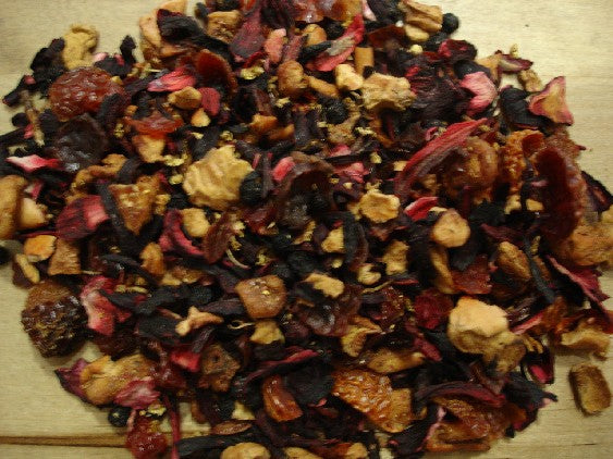 Früchtetee Inselholunder besteht aus einer harmonischen Mischung von Apfelstücken, Holunderbeeren, Hibiskusblüten, Hagebutten und Holunderblüten
