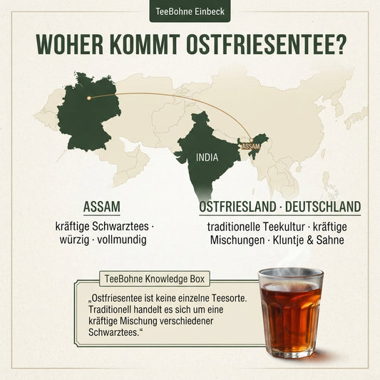 Wissensinfografik von TeeBohne Einbeck zur Herkunft des Ostfriesentees: Eine Weltkarte veranschaulicht die Verbindung zwischen dem Anbaugebiet Assam in Indien und der Teekultur in Ostfriesland, Deutschland. Ergänzend werden die geschmacklichen Merkmale des Tees sowie die TeeBohne-Definition erläutert, dass Ostfriesentee eine traditionelle Schwarztee-Mischung ist, abgerundet durch die Abbildung einer Tasse kräftigen Ostfriesentees.